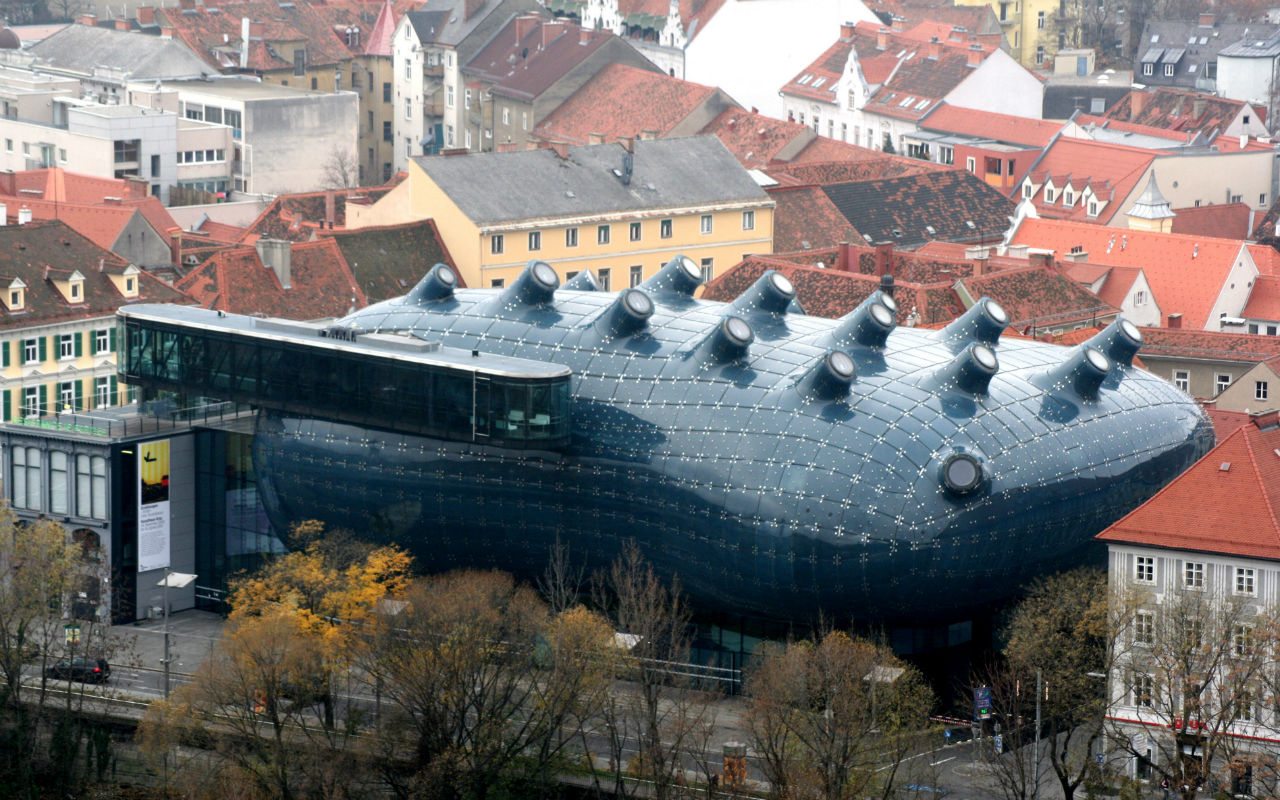 Graz_Kunsthaus_vom_Schlossberg_20061126