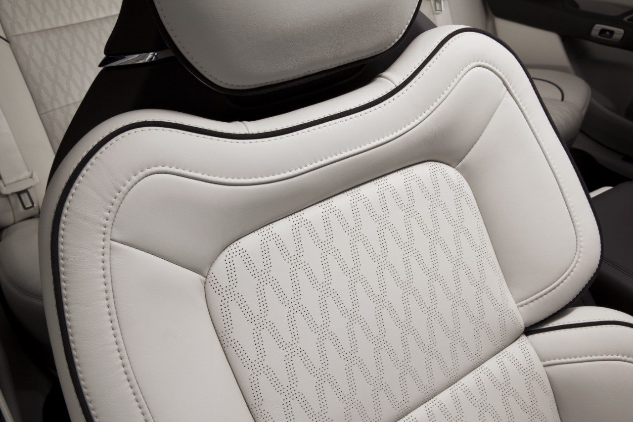 17LincolnContinental_19_HR