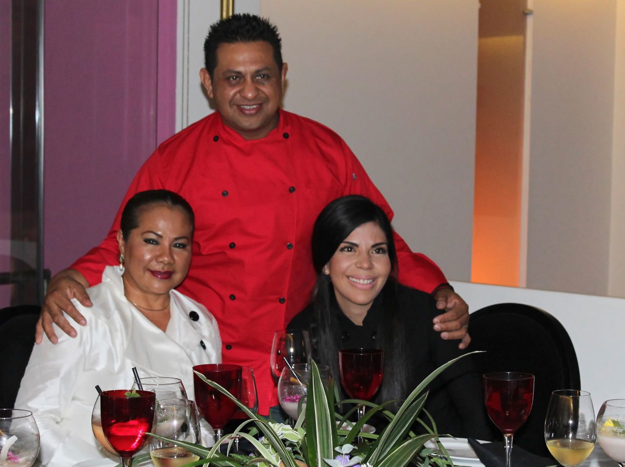 En la foto: los chefs tabasqueños María Celia Flores, Froylán Torres y Gabriela Ruíz.