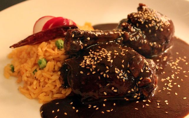 pollo-mole-crop-u7462