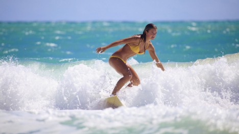 Four Seasons te invita a surfer en el mar de Punta Mita.
