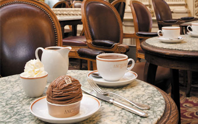 Los esenciales del salón de té Angelina ubicado en París. 
