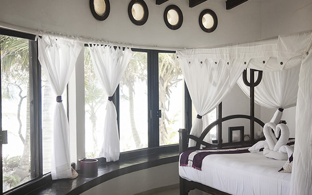 Habitación de la suite Oceanfront Junior. 