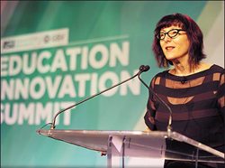 Lynda Weinman en la Cumbre de Innovación Educativa, en Arizona. Foto: Lynda.com